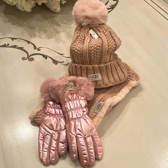 UGG Winter Mauve Pink Sweater Weather pom pom hat infinity scarf Set. NWT - Picture 1 of 7